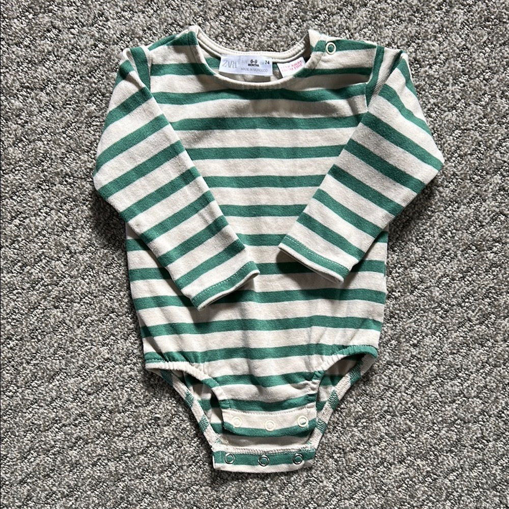 Striped Zara onesie 6-9 months. Never worn only washed. Perfect condition